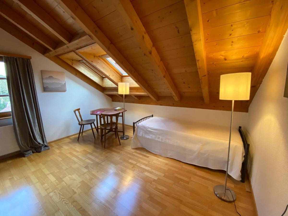 Atelier 67 Bed and Breakfast Obersaxen Buitenkant foto